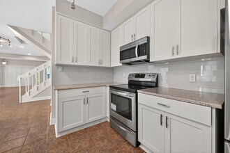 12625 Memorial Dr, Unit 17 in Houston, TX - Building Photo - Building Photo