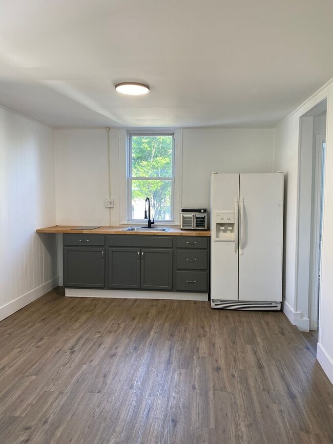 property at 882 Quinnipiac Ave