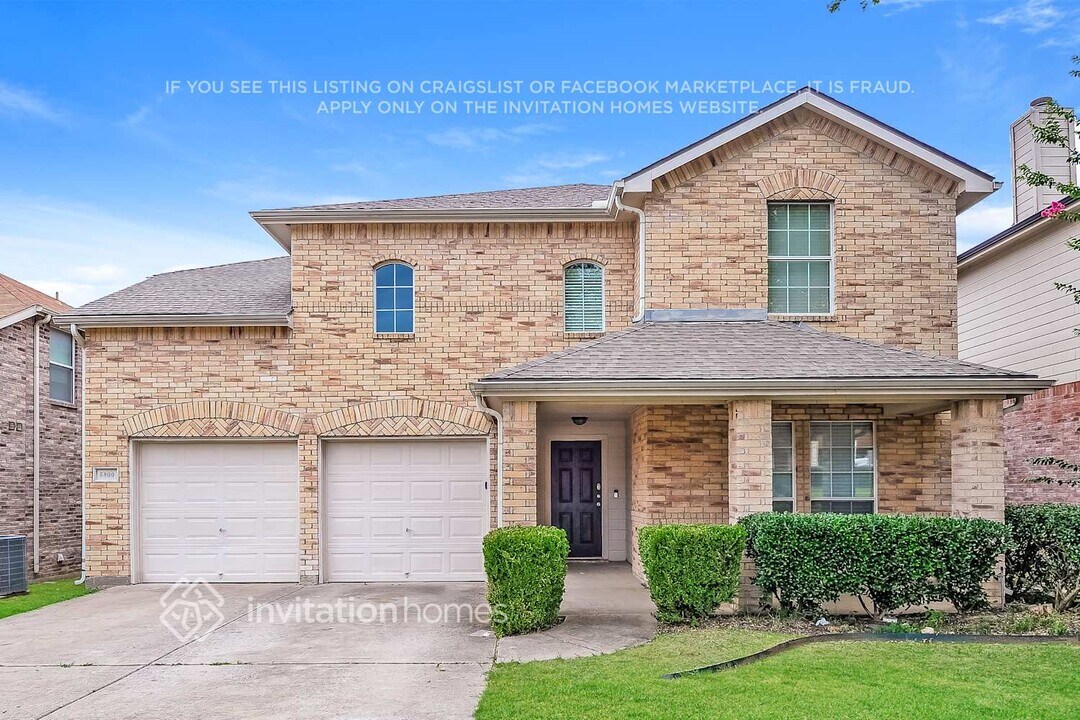 5800 Westgate Dr in Fort Worth, TX - Building Photo