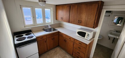 1230 Oak St in Eugene, OR - Foto de edificio - Building Photo