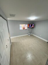 12921 SW 10th Terrace in Miami, FL - Foto de edificio - Building Photo