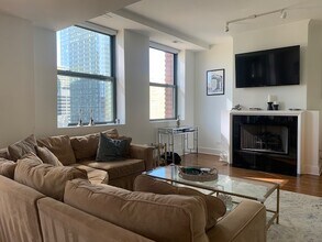 165 N Canal St in Chicago, IL - Building Photo - Building Photo