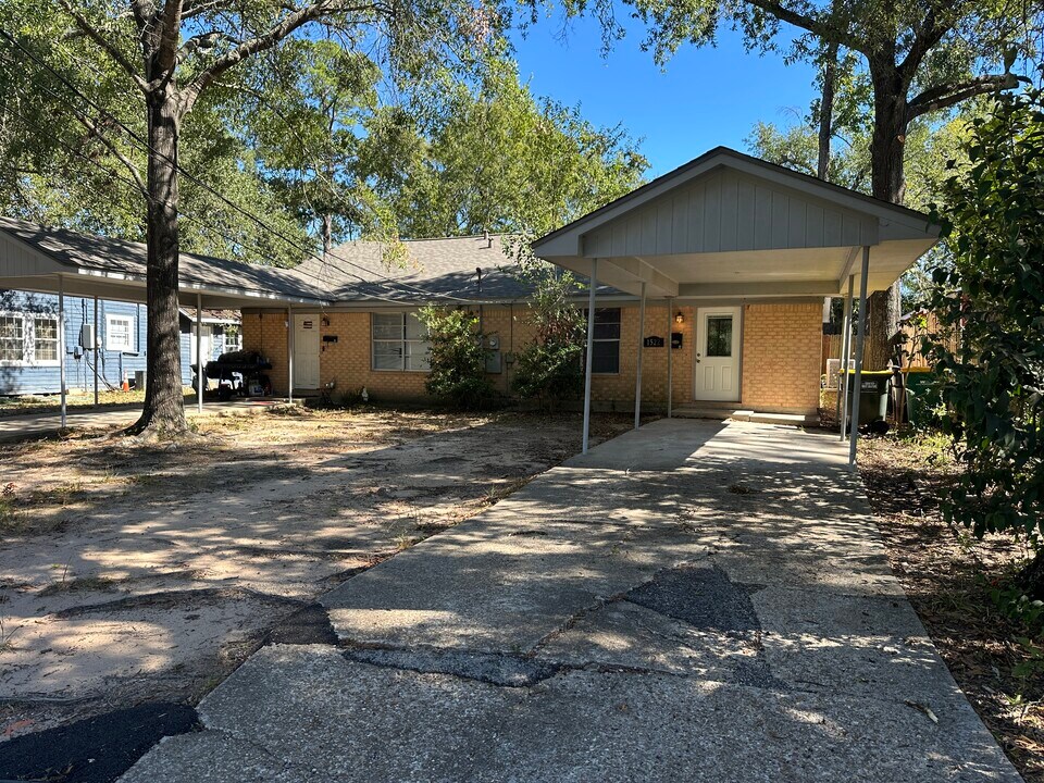 1522 N Thompson St in Conroe, TX - Building Photo