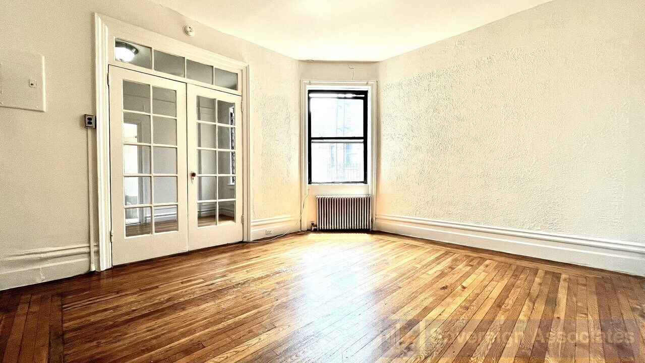 45 Tiemann Pl in New York, NY - Building Photo