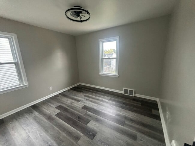 13712 Rockside Rd in Garfield Heights, OH - Building Photo - Building Photo