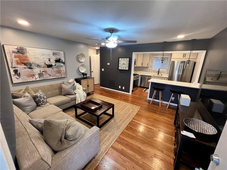 827 Durant Pl NE-Unit -6 in Atlanta, GA - Building Photo