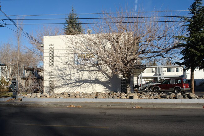 Palace Apartments in Reno, NV - Building Photo - Building Photo