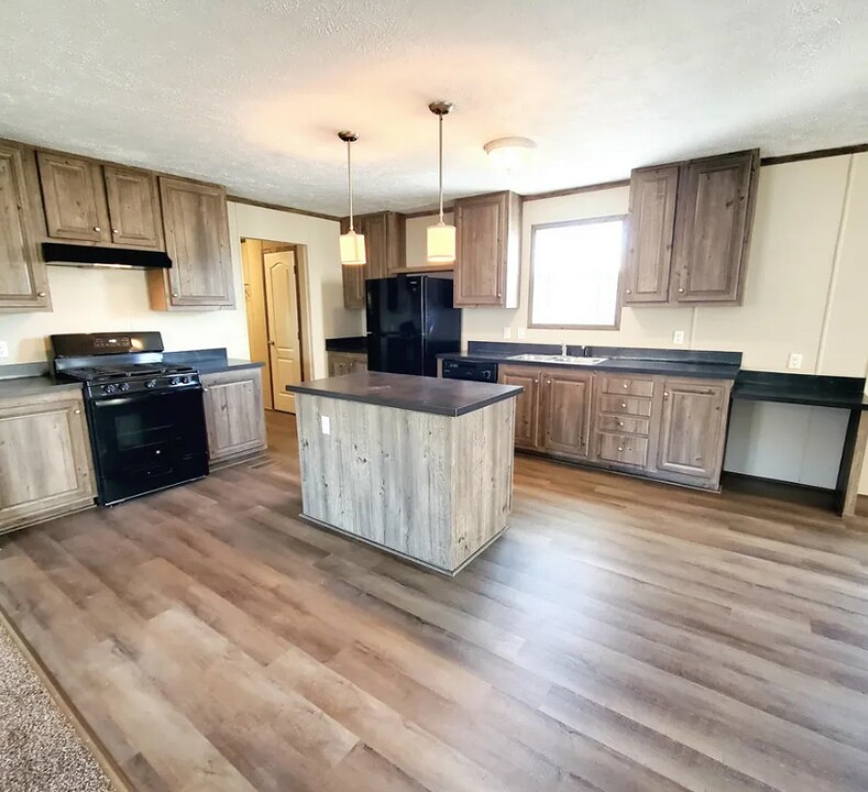 9482 Lighthouse Dr in Fair Haven, MI - Foto de edificio