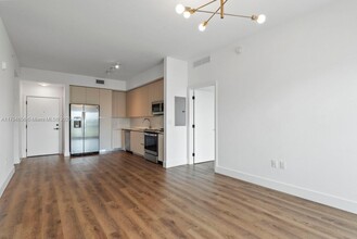 7435 SW 61st Ave in South Miami, FL - Building Photo - Building Photo
