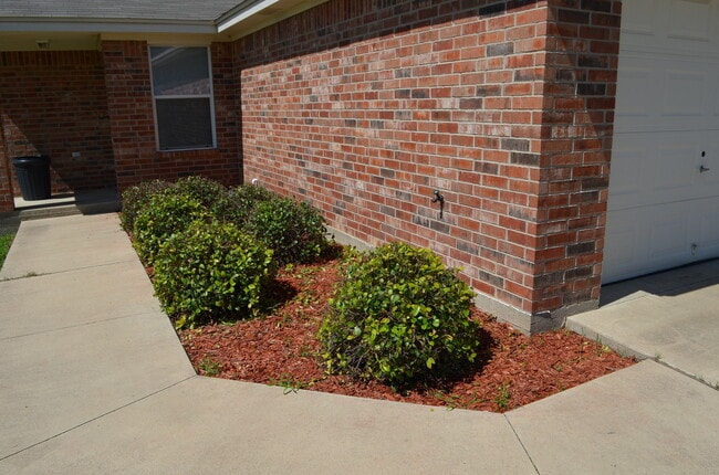 938 Rosewood Dr