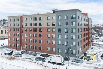 District 120 in Worcester, MA - Foto de edificio - Building Photo