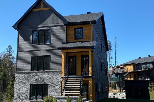 property at 539 Rue Charlie-Forbell