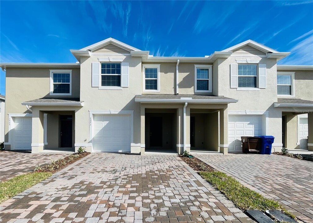 1371 Isleta Lp in Kissimmee, FL - Building Photo