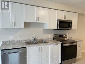 224 Dalgleish Trl in Hamilton, ON - Building Photo - Building Photo