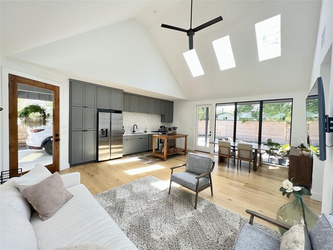 7809 Mullen Dr in Austin, TX - Building Photo - Building Photo