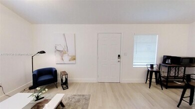 840 SW 7th St-Unit -848 in Miami, FL - Building Photo - Building Photo