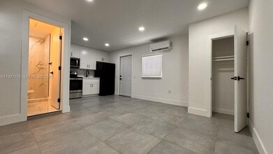 1933 Washington St in Hollywood, FL - Building Photo - Building Photo