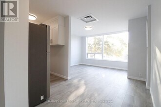 199 Augusta Ave in Toronto, ON - Building Photo - Building Photo