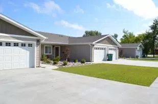 Meadow Lark Townhomes in New Rockford, ND - Building Photo