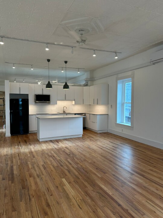 204 W Washington St in Monticello, IL - Building Photo