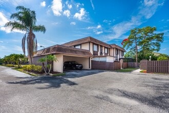 2140 Sherwood Forest Blvd in West Palm Beach, FL - Building Photo - Building Photo