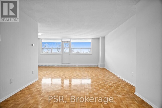 105 Rowena Dr in Toronto, ON - Building Photo - Building Photo