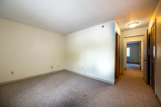 144 North Beacon St, Unit #B2 in Boston, MA - Building Photo - Building Photo