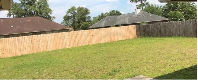 303 Camden Ct in Hinesville, GA - Building Photo - Building Photo