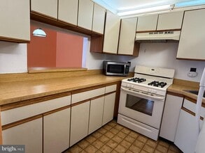 14 Mimosa Ct in Lawrence Township, NJ - Building Photo - Building Photo