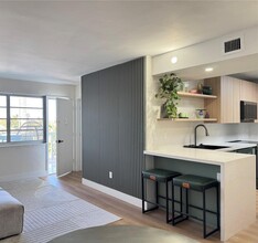 1100 11th St, Unit 405 in Miami Beach, FL - Building Photo - Building Photo