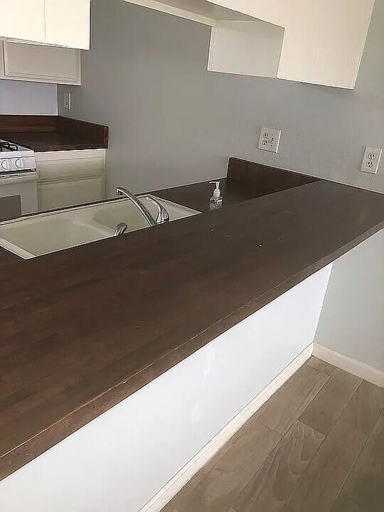 788 W Lambert Rd in La Habra, CA - Building Photo