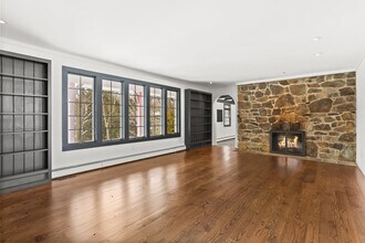 11 Partrick Ln in Westport, CT - Building Photo - Building Photo