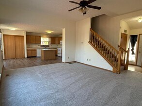 643 Mustang Canyon Dr in Galloway, OH - Building Photo - Building Photo