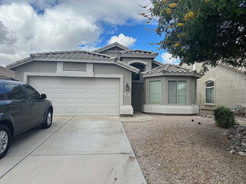 486 W Love Rd in San Tan Valley, AZ - Building Photo