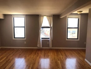 25 Valley Rd in Montclair, NJ - Building Photo - Building Photo