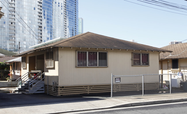 740 Piikoi St in Honolulu, HI - Foto de edificio - Building Photo