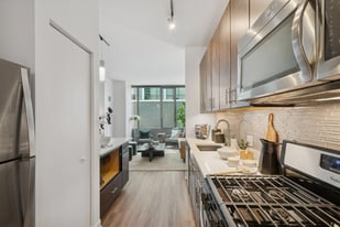 938 W Lake St in Oak Park, IL - Building Photo