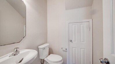 8743 Thistlemoor Ln in Houston, TX - Foto de edificio - Building Photo