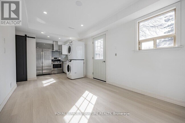 54 Tuscarora Dr in Toronto, ON - Building Photo - Building Photo