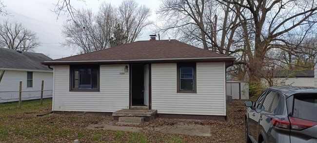 property at 3206 S Temple Ave