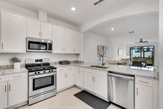 16020 Sunny Day Dr in Bradenton, FL - Foto de edificio - Building Photo