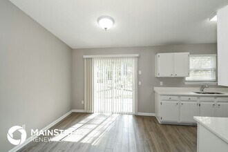 2419 Winterwood Cir E in Jacksonville, FL - Foto de edificio - Building Photo