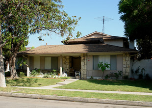 2347 E Omega Ave in Anaheim, CA - Building Photo - Building Photo