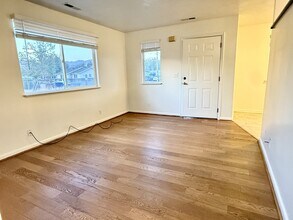 966 Glendale St W in Salt Lake City, UT - Building Photo - Building Photo