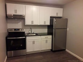 75 Kaye Vue Dr in Hamden, CT - Building Photo