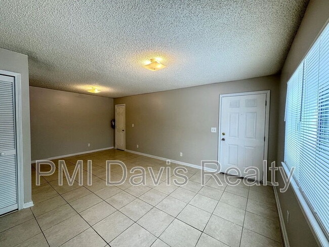1845 Lindberg Dr in Jacksonville, FL - Building Photo - Building Photo