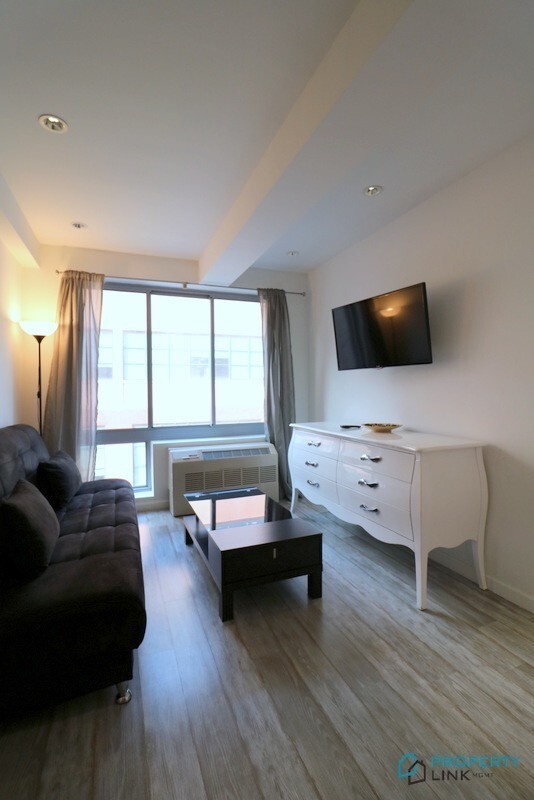 521 W 48th St in New York, NY - Building Photo - Building Photo