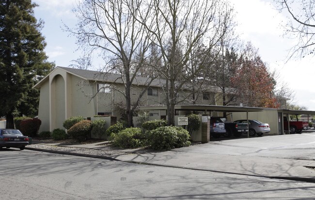 Marina Park Apartments in Napa, CA - Foto de edificio - Building Photo