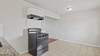 612 Marshall in Angleton, TX - Building Photo - Building Photo