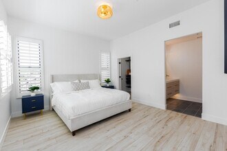 7027 N Scottsdale Rd, Unit 225 in Paradise Valley, AZ - Foto de edificio - Building Photo